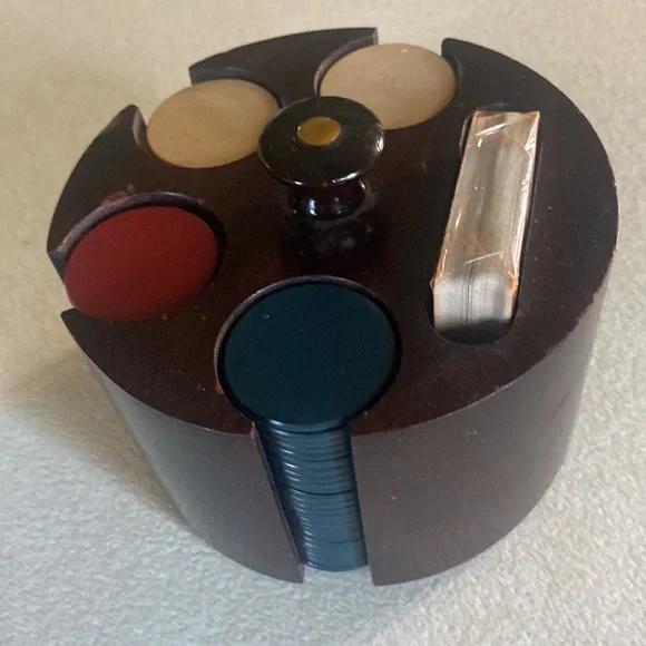 Vintage 4 slot wooden poker caddy with 100 clay/composite chips and sealed cards